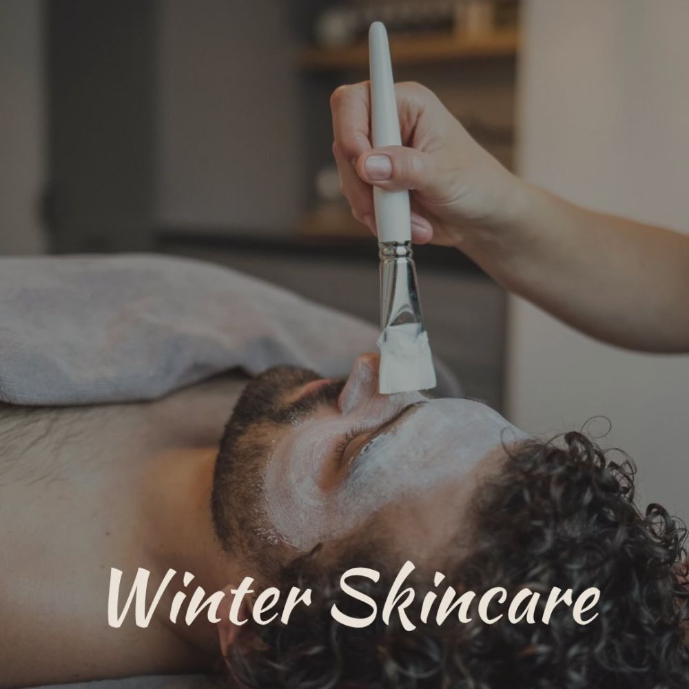 ❄️☃️ Ist deine Haut ready für die Skipiste? ⛷️🏔️

Mach deine Haut und Lippen winterfest – mit den Produkten von @teamdrjoseph 

❄️ Skin Calming Mask: Diese Maske beruhigt deine Haut intensiv und spendet ihr tiefenwirksame Feuchtigkeit. Perfekt, um sie nach einem langen Tag in der Kälte zu regenerieren und Spannungsgefühle zu lindern.

❄️ Barrier Restoring Rich Cream: Diese reichhaltige Creme stärkt die Hautbarriere und schützt sie zuverlässig vor äußeren Einflüssen wie eisigem Wind und trockener Heizungsluft. Deine Haut bleibt geschmeidig und widerstandsfähig – egal, wie kalt es wird.

❄️ Restorative Skin Balm: Die ideale Pflege für beanspruchte Partien – besonders für die Lippen! Der Balm versorgt sie mit Nährstoffen, repariert trockene Stellen und bildet eine schützende Barriere gegen Kälte. So bleiben deine Lippen weich und gepflegt, auch bei Minusgraden.

Tipp: Gönn dir vor und nach dem Skifahren eine Extra-Portion Pflege – für strahlende Haut und geschmeidige Lippen den ganzen Winter lang.

Komm vorbei und lass dich beraten oder bestelle die Produkte ganz bequem in unserem Online-Shop. Deine Haut wird es dir danken!

#teamdrjoseph #skincareroutine #winterskincare #slowliving #naturkosmetik #achtsamehautpflege #skincare #kosmetik #kosmetikaarau #aarau #imaeschbach