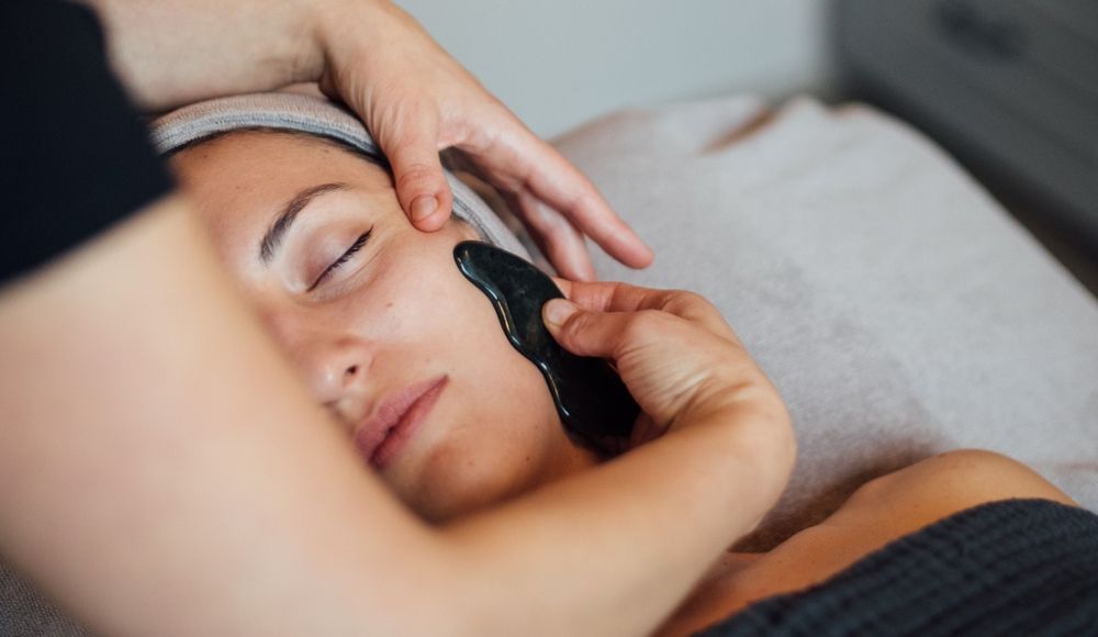 gua-sha-facial-amaya-aarau-lenzburg-kosmetik