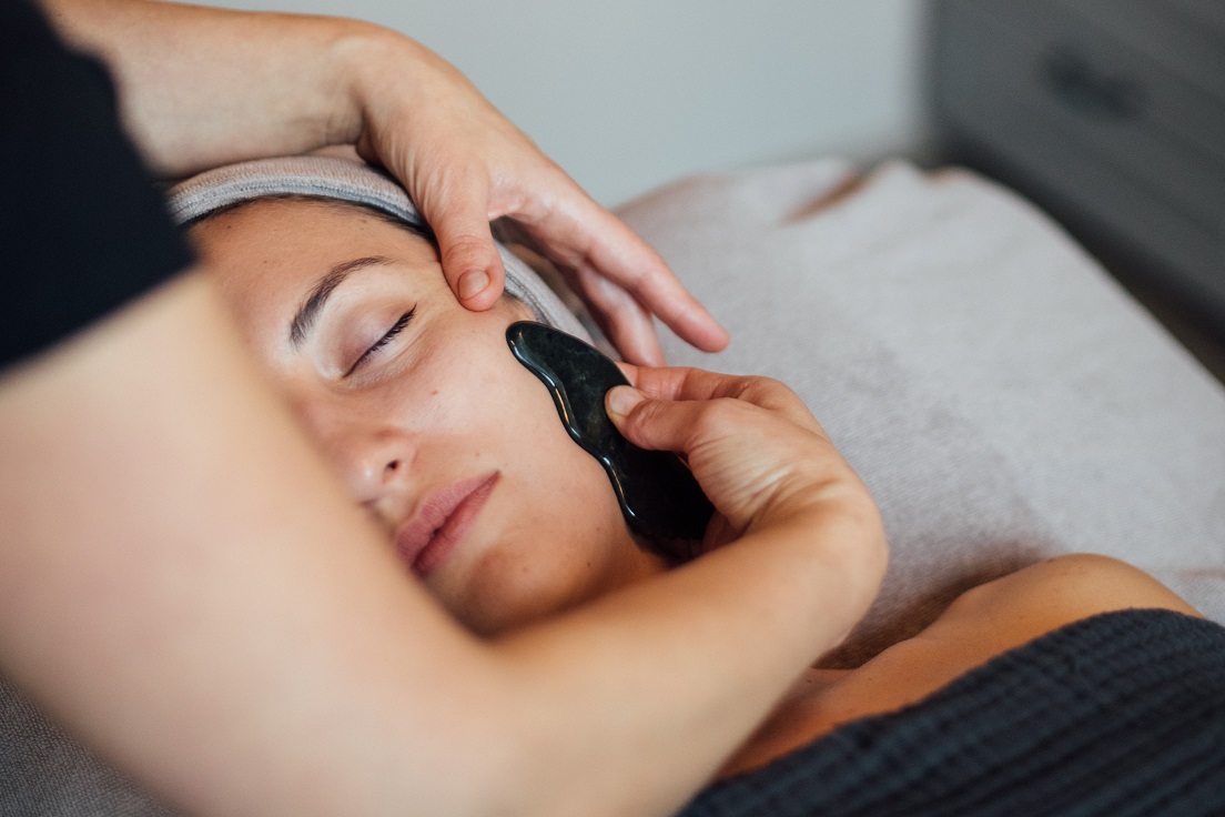 gua-sha-facial-amaya-aarau-lenzburg-kosmetik